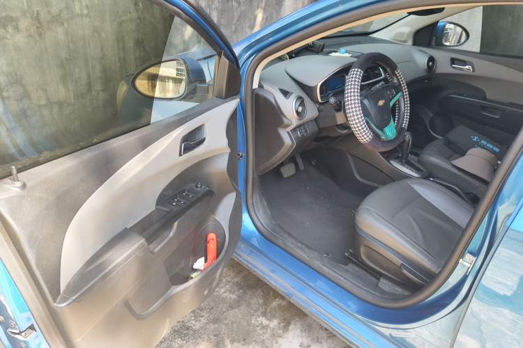 Used Chevrolet Aveo Sonic 2014 Sedan 1.6SX AT Fashion Edition Driver Seat