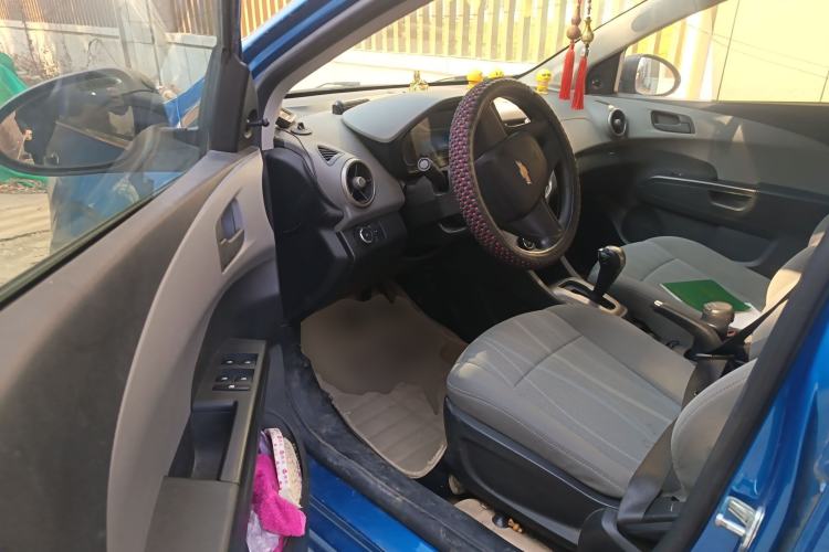 Used Chevrolet Aveo Sonic 2014 Sedan 1.4SL AT Stylish Sunroof Edition Driver Seat