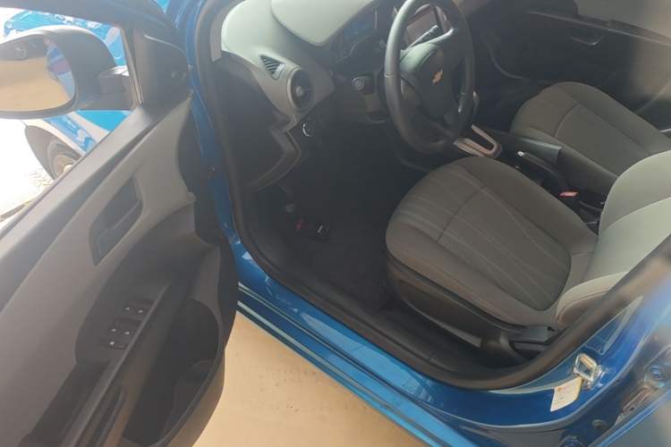 Used Chevrolet Aveo Sonic 2014 Sedan 1.4SL AT Fashion Edition Driver Seat