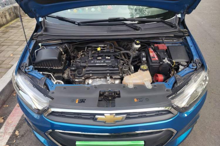 Used Chevrolet Aveo Sonic 2014 Sedan 1.4SL MT Comfort Edition Engine Bay