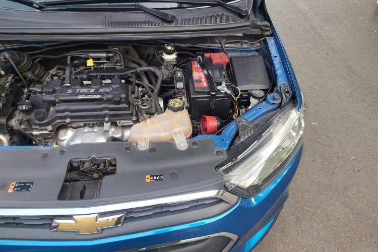 Used Chevrolet Aveo Sonic 2014 Sedan 1.4SL MT Comfort Edition Engine Bay Left
