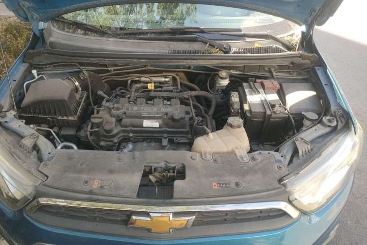 Used Chevrolet Aveo Sonic 2014 Sedan 1.4SL MT Comfort Edition Engine Bay