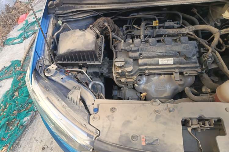 Used Chevrolet Aveo Sonic 2014 Sedan 1.4SL AT Stylish Sunroof Edition Engine Bay Right