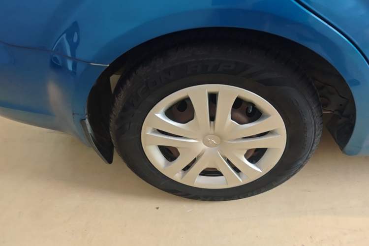Used Chevrolet Aveo Sonic 2014 Sedan 1.4SL AT Fashion Edition Exterior 5
