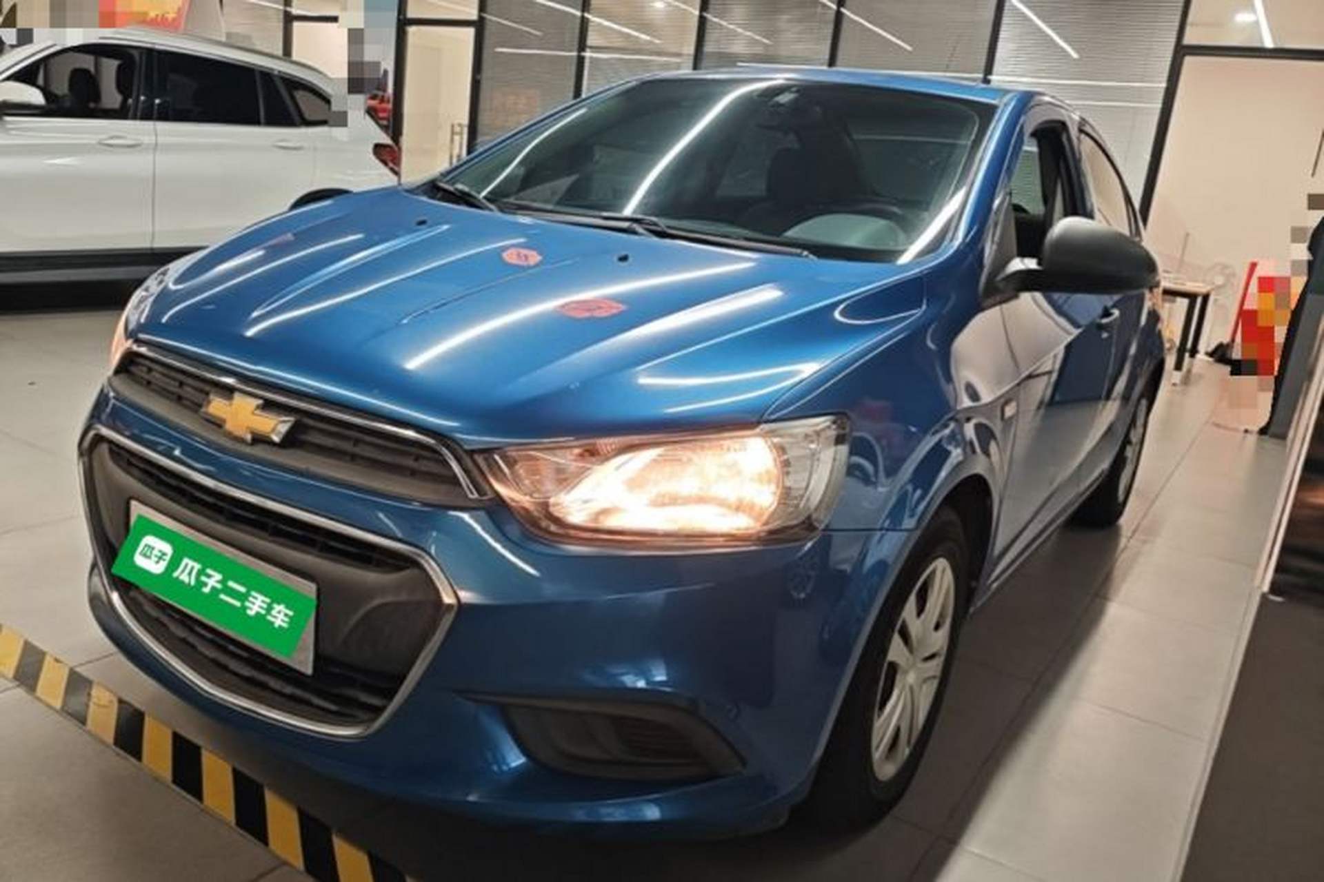 Used Chevrolet Aveo Sonic 2014 Sedan 1.4 SL MT Comfort Edition Front Left 45 Deg