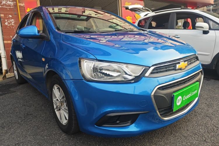 Used Chevrolet Aveo Sonic 2014 Sedan 1.4SL AT Stylish Sunroof Edition Front Right 45 Deg