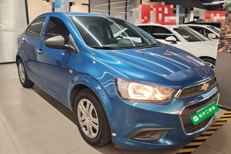Used Chevrolet Aveo Sonic 2014 Sedan 1.4 SL MT Comfort Edition Front Right 45 Deg