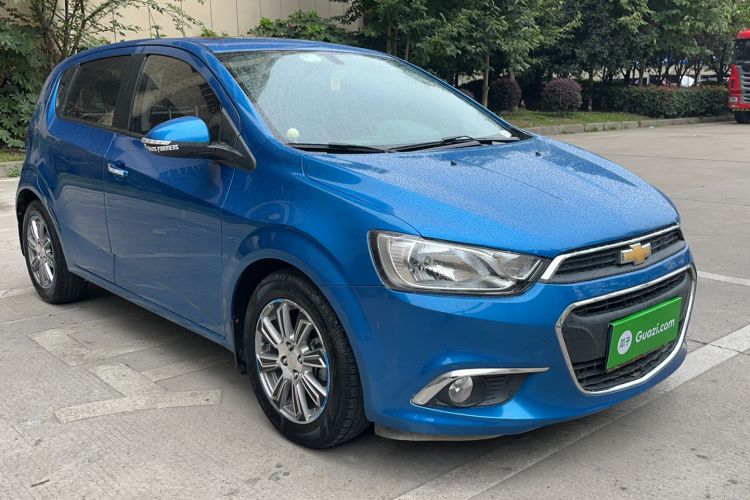 Used Chevrolet Aveo Sonic 2014 Hatchback 1.6 SX AT Fashion Edition Front Right 45 Deg