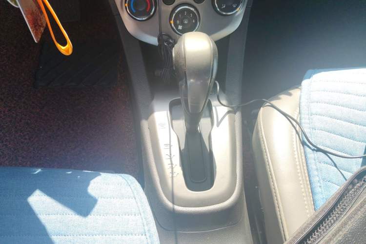 Used Chevrolet Aveo Sonic 2014 Sedan 1.6SX AT Fashion Edition Gear Lever