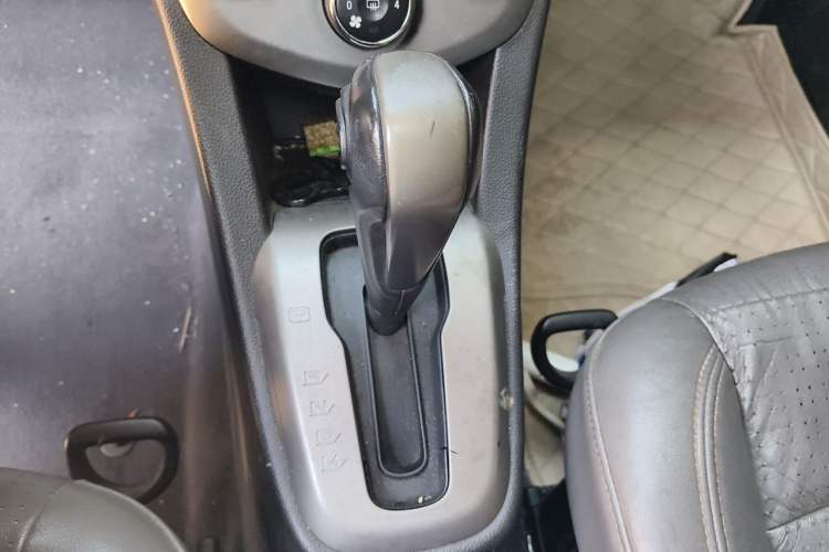 Used Chevrolet Aveo Sonic 2014 Sedan 1.6SX AT Fashion Edition Gear Lever