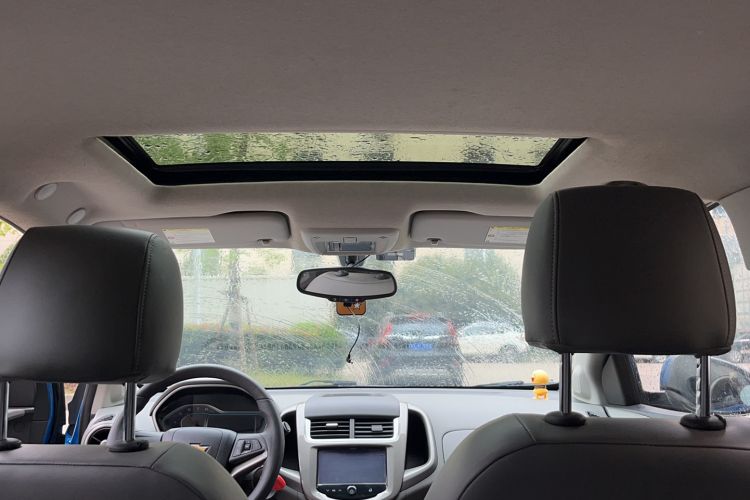 Used Chevrolet Aveo Sonic 2014 Hatchback 1.6 SX AT Fashion Edition Headliner