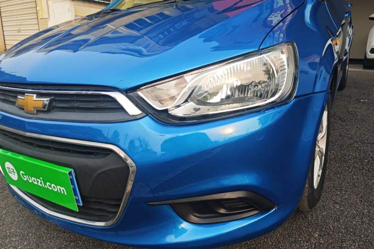 Used Chevrolet Aveo Sonic 2014 Sedan 1.4SL AT Stylish Sunroof Edition Left Front Headlight