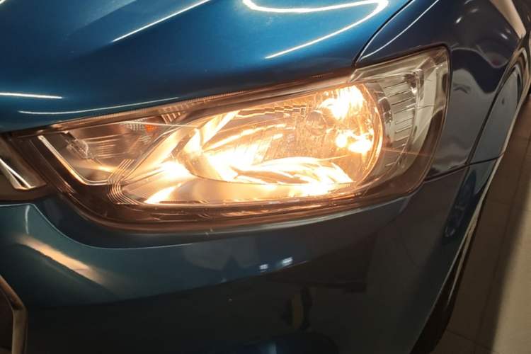 Used Chevrolet Aveo Sonic 2014 Sedan 1.4 SL MT Comfort Edition Left Front Headlight