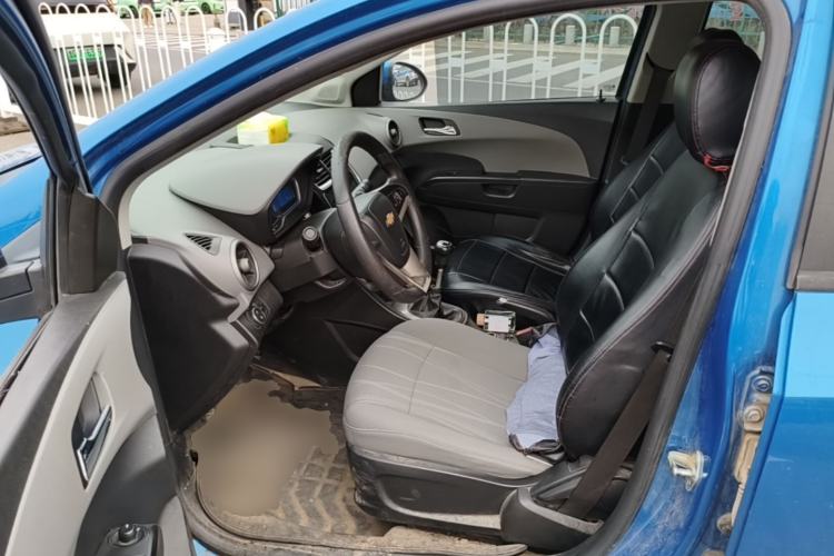 Used Chevrolet Aveo Sonic 2014 Sedan 1.4SE MT LeYou Edition Left Front Seat