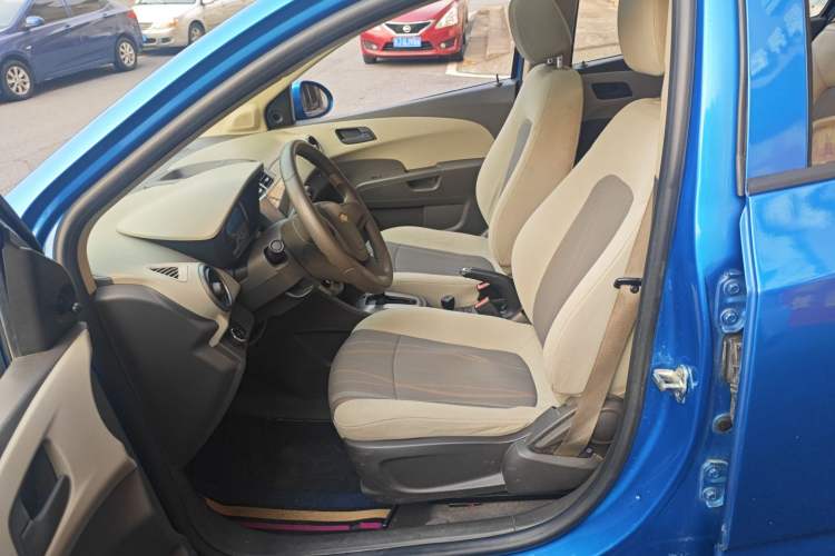 Used Chevrolet Aveo Sonic 2014 Sedan 1.4SL AT Stylish Sunroof Edition Left Front Seat