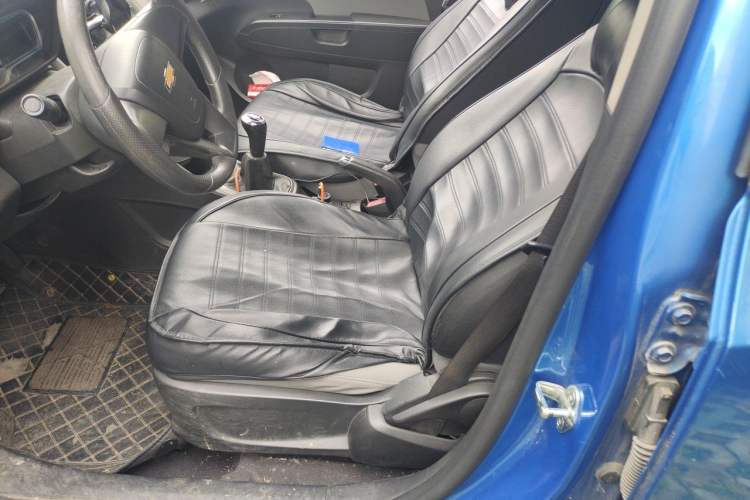 Used Chevrolet Aveo Sonic 2014 Sedan 1.4SL MT Comfort Edition Left Front Seat