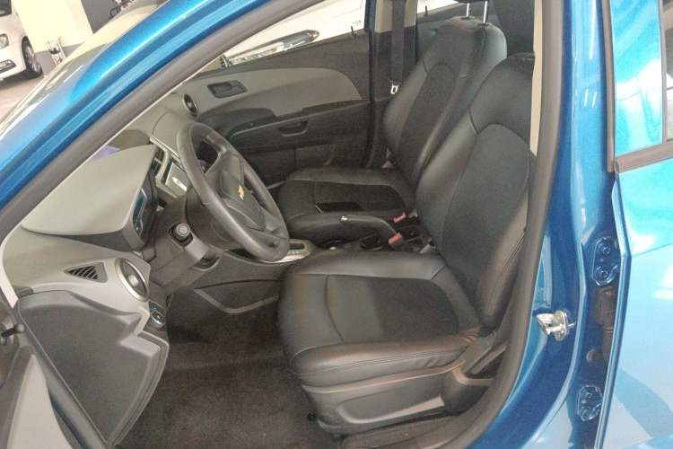 Used Chevrolet Aveo Sonic 2014 Sedan 1.4SL AT Fashion Edition Left Front Seat