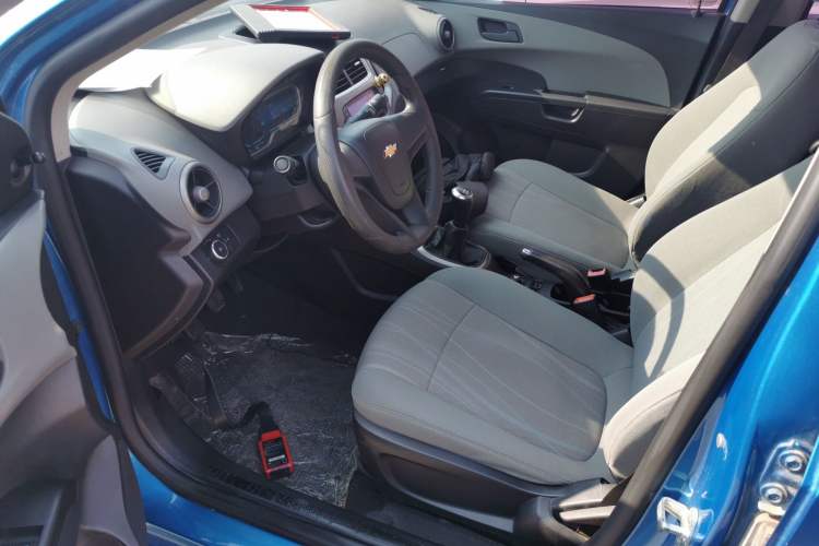 Used Chevrolet Aveo Sonic 2014 Sedan 1.4SL MT Comfort Edition Left Front Seat