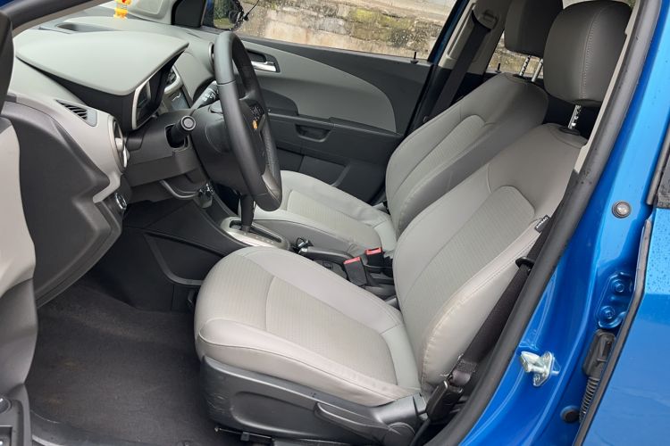Used Chevrolet Aveo Sonic 2014 Hatchback 1.6 SX AT Fashion Edition Left Front Seat