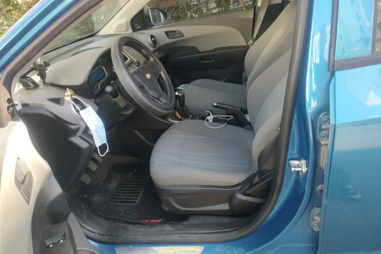 Used Chevrolet Aveo Sonic 2014 Sedan 1.4SL MT Comfort Edition Left Front Seat