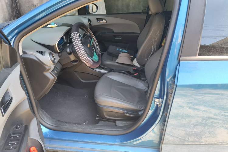 Used Chevrolet Aveo Sonic 2014 Sedan 1.6SX AT Fashion Edition Left Front Seat
