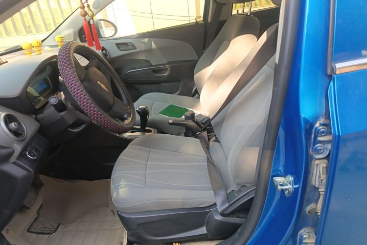 Used Chevrolet Aveo Sonic 2014 Sedan 1.4SL AT Stylish Sunroof Edition Left Front Seat