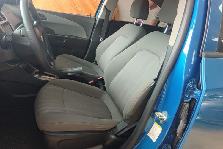 Used Chevrolet Aveo Sonic 2014 Sedan 1.4SL AT Fashion Edition Left Front Seat