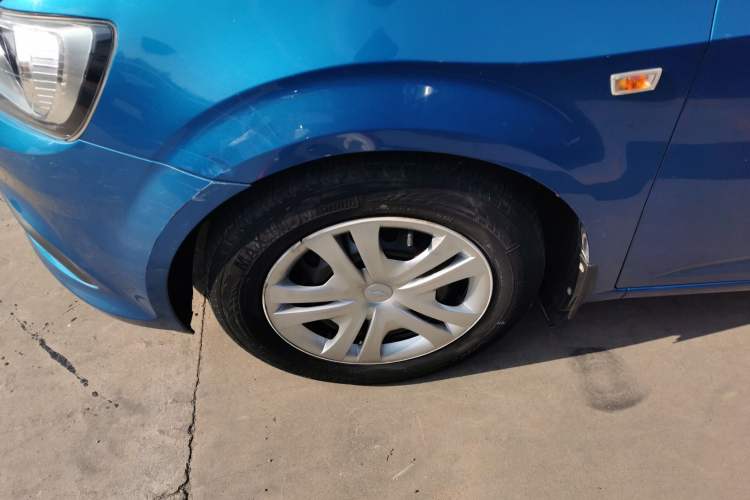 Used Chevrolet Aveo Sonic 2014 Sedan 1.4SL MT Comfort Edition Left Front Wheel Hub