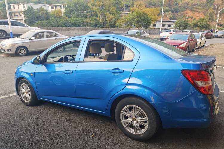 Used Chevrolet Aveo Sonic 2014 Sedan 1.4SL AT Stylish Sunroof Edition Left Side