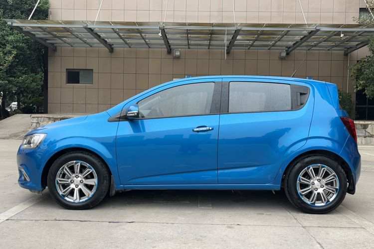 Used Chevrolet Aveo Sonic 2014 Hatchback 1.6 SX AT Fashion Edition Left Side