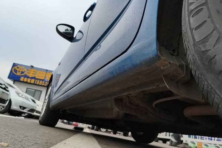 Used Chevrolet Aveo Sonic 2014 Sedan 1.4SE MT LeYou Edition Left Side Sill