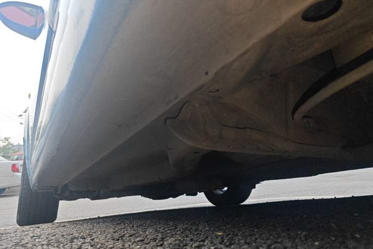 Used Chevrolet Aveo Sonic 2014 Sedan 1.4SL AT Stylish Sunroof Edition Left Side Sill