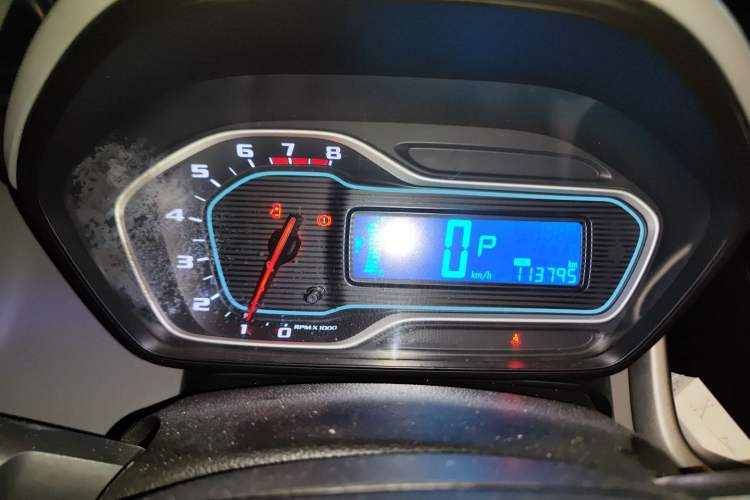 Used Chevrolet Aveo Sonic 2014 Sedan 1.4SL AT Fashion Edition Odometer Close Up