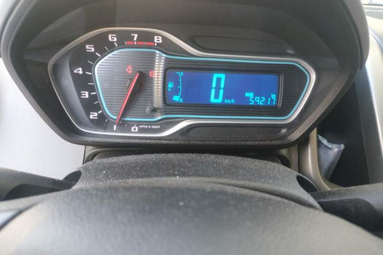 Used Chevrolet Aveo Sonic 2014 Sedan 1.4SL MT Comfort Edition Odometer Close Up