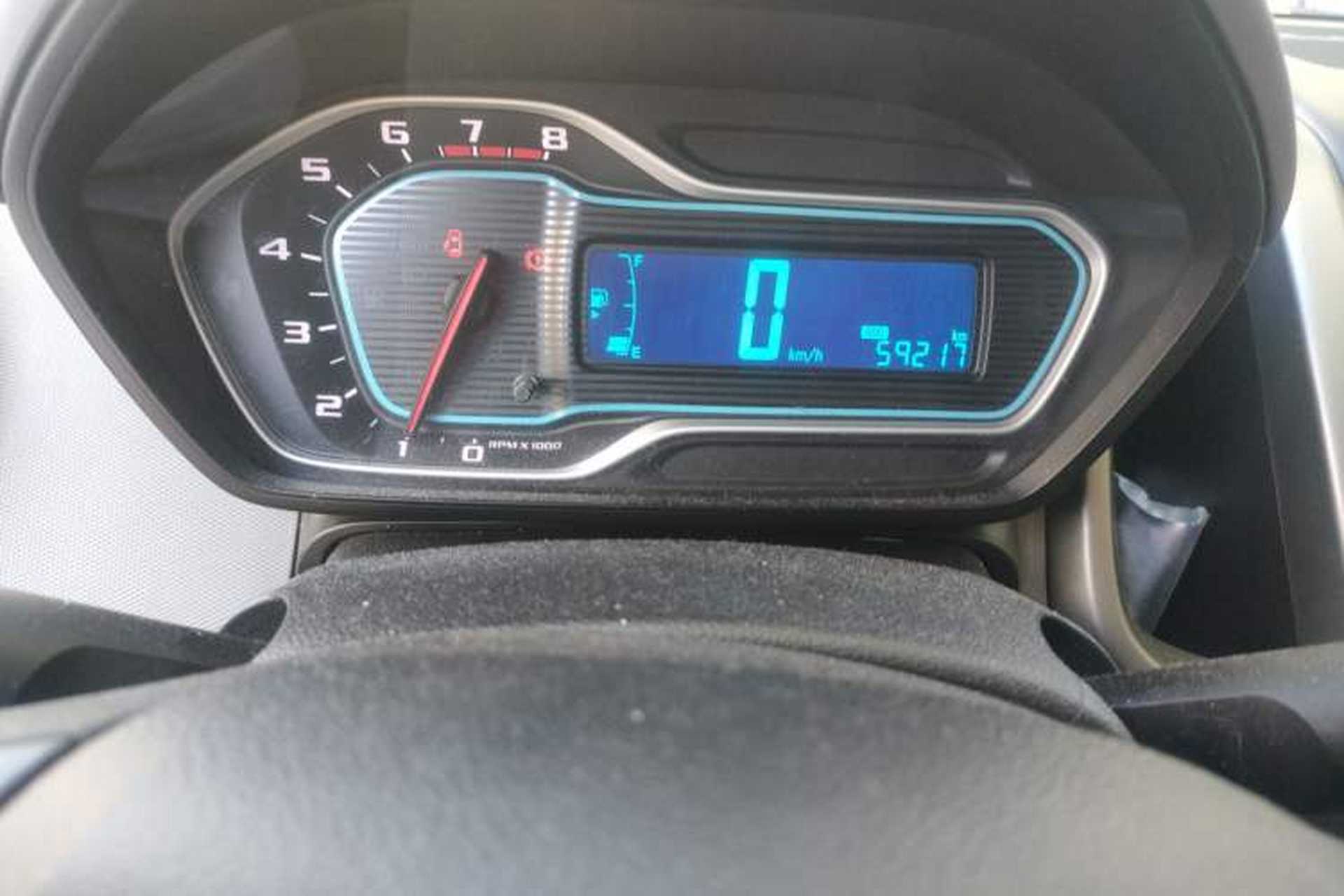 Used Chevrolet Aveo Sonic 2014 Sedan 1.4SL MT Comfort Edition Odometer Close Up