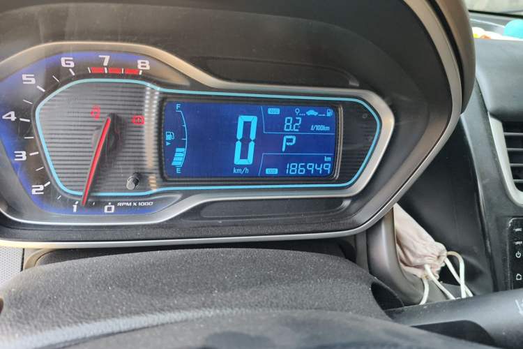 Used Chevrolet Aveo Sonic 2014 Sedan 1.6SX AT Fashion Edition Odometer Close Up