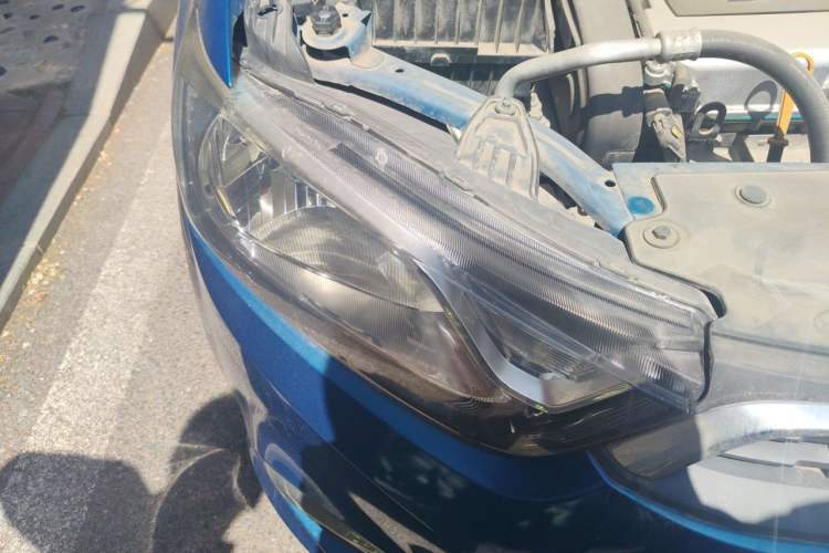 Used Chevrolet Aveo Sonic 2014 Sedan 1.6SX AT Fashion Edition Right Front Headlight