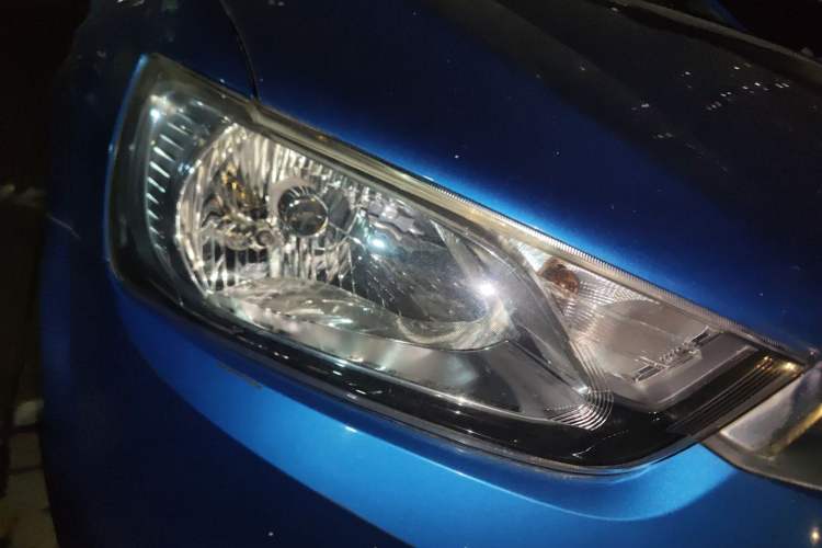 Used Chevrolet Aveo Sonic 2014 Sedan 1.4SL AT Fashion Edition Right Front Headlight
