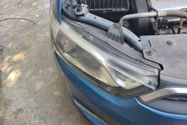 Used Chevrolet Aveo Sonic 2014 Sedan 1.6SX AT Fashion Edition Right Front Headlight