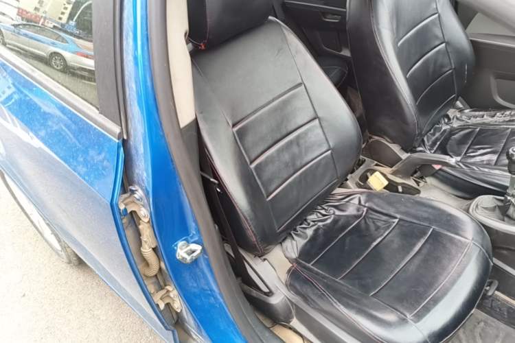 Used Chevrolet Aveo Sonic 2014 Sedan 1.4SE MT LeYou Edition Right Front Seat