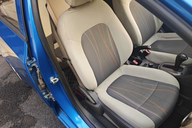 Used Chevrolet Aveo Sonic 2014 Sedan 1.4SL AT Stylish Sunroof Edition Right Front Seat