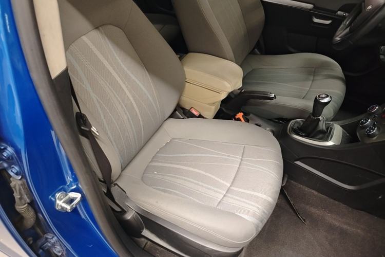 Used Chevrolet Aveo Sonic 2014 Sedan 1.4 SL MT Comfort Edition Right Front Seat