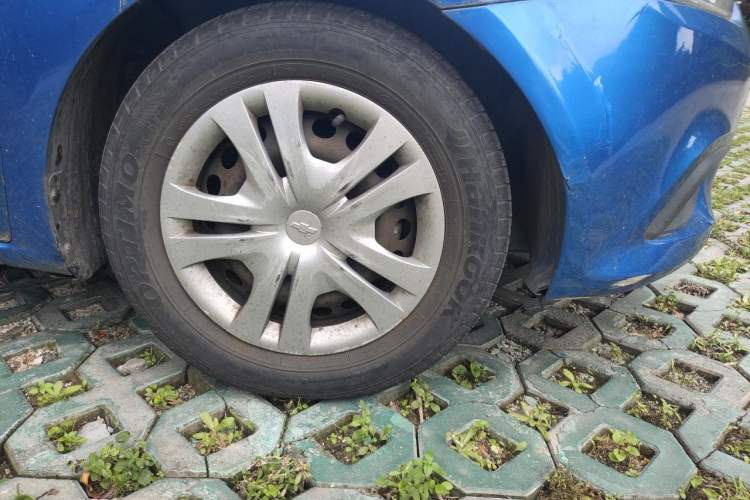 Used Chevrolet Aveo Sonic 2014 Sedan 1.4SL MT Comfort Edition Right Front Wheel Hub
