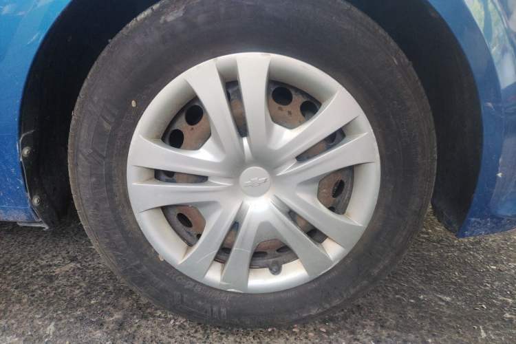 Used Chevrolet Aveo Sonic 2014 Sedan 1.4 SL MT Comfort Edition Right Front Wheel Hub