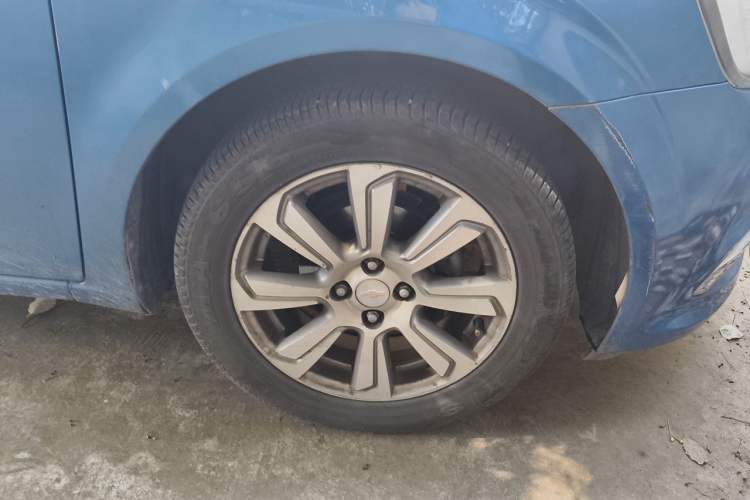 Used Chevrolet Aveo Sonic 2014 Sedan 1.6SX AT Fashion Edition Right Front Wheel Hub