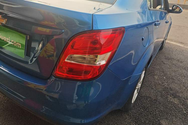 Used Chevrolet Aveo Sonic 2014 Sedan 1.4SL AT Stylish Sunroof Edition Right Rear Taillight