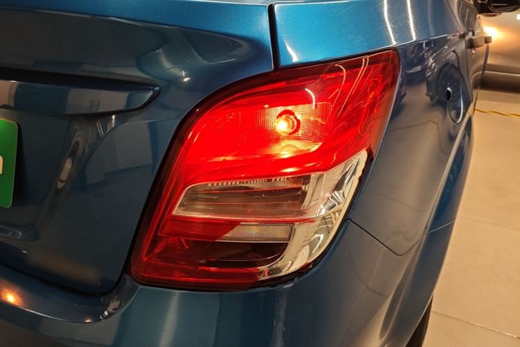 Used Chevrolet Aveo Sonic 2014 Sedan 1.4 SL MT Comfort Edition Right Rear Taillight