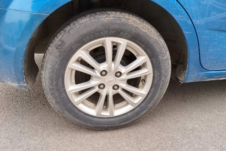 Used Chevrolet Aveo Sonic 2014 Sedan 1.4SE MT LeYou Edition Right Rear Wheel Hub