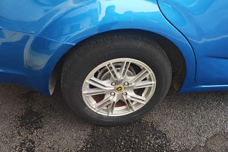 Used Chevrolet Aveo Sonic 2014 Sedan 1.4SL AT Stylish Sunroof Edition Right Rear Wheel Hub