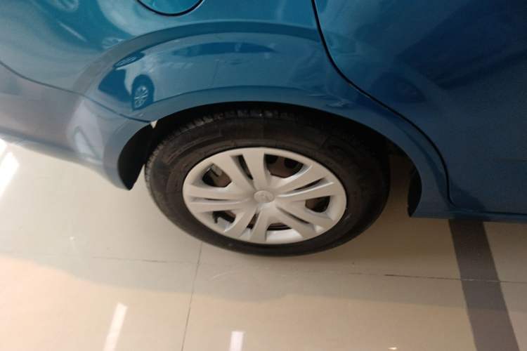 Used Chevrolet Aveo Sonic 2014 Sedan 1.4SL AT Fashion Edition Right Rear Wheel Hub
